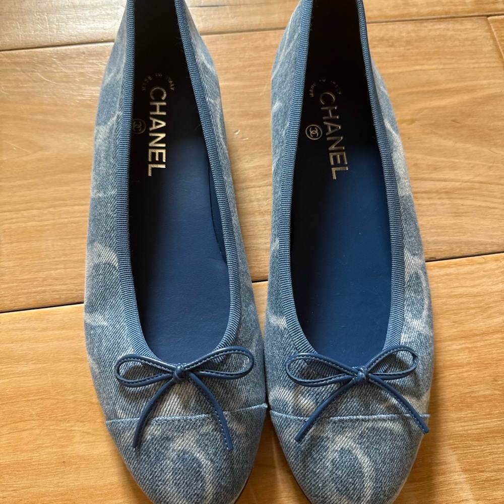 CHANEL Blue Ballet Flats with Bow and Denim Texture
